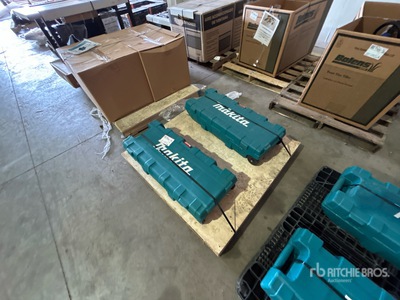Quantity of (2) Makita HM1307CB 35 lb Demolition Hammer