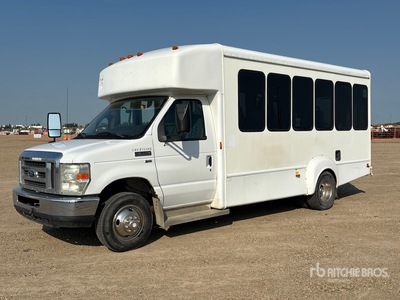 2010 Ford E-350 4x2 9-Seat Transit Bus