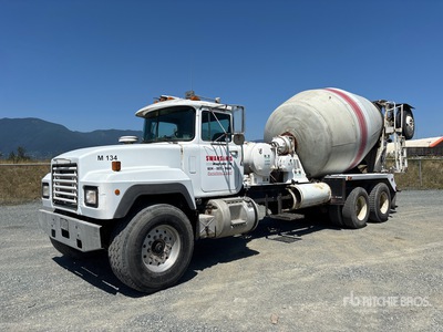1995 Mack RD590S 6x4 Mixer Truck