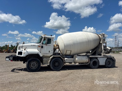 2003 International 5600i 8x4 Twin-Steer Mixer Truck