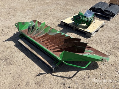 John Deere S690 Combine Straw Fin Spreader
