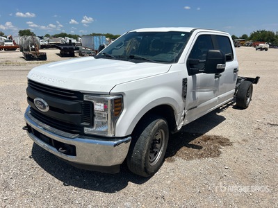 2019 Ford F-350 XL 4x2 Crew Cab Cab and Chassis