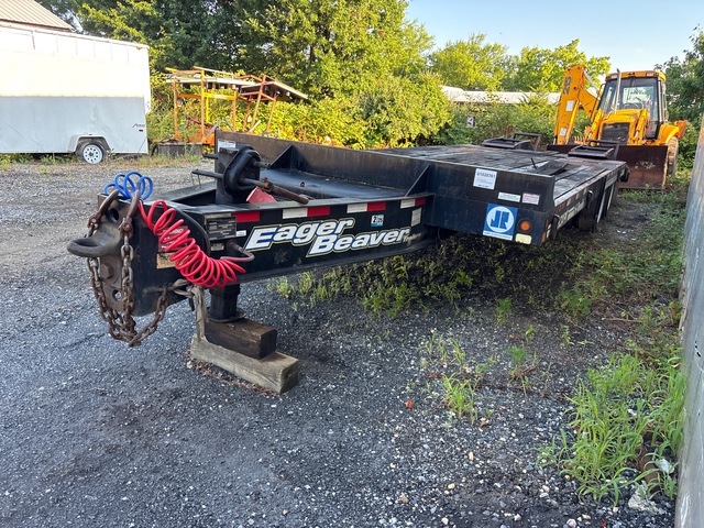 2013 Eager Beaver 20XPT 27 ft T/A Equipment Trailer