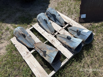 Quantity of (6) Hensley Bucket Teeth