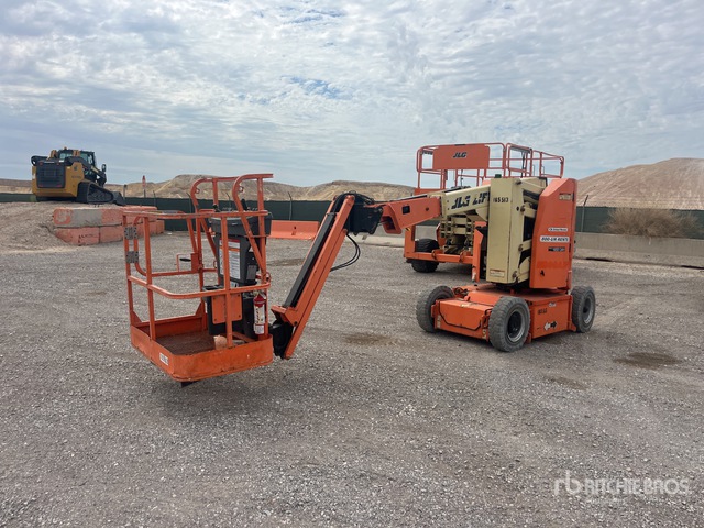 2015 JLG E300 AJP 2WD Electric Articulating Boom Lift