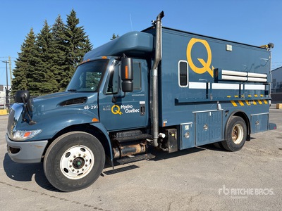 2006 International 4400SBA 4x2 Utility Truck