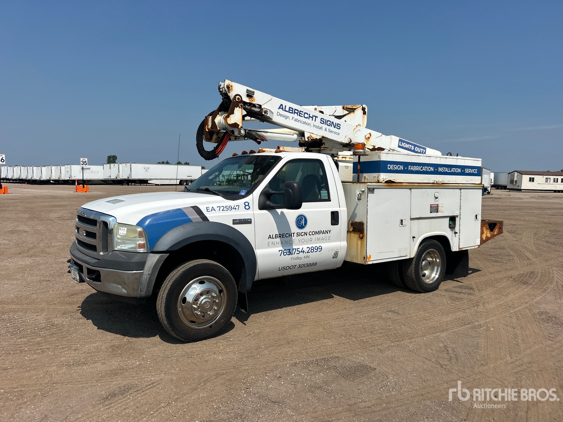 Altec AT73-6 37 ft on 2006 Ford F-550 4x2 Bucket Truck