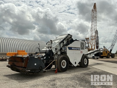 Roadtec SB-2500C Wheel Asphalt Transfer Machine