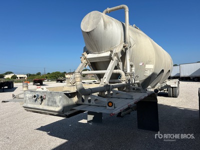 2015 Southern Welding SWAL1000 1000 cft T/A Pneumatic Bulk Trailer