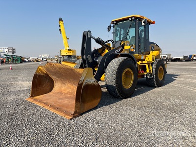 2022 John Deere 524P جرافة
