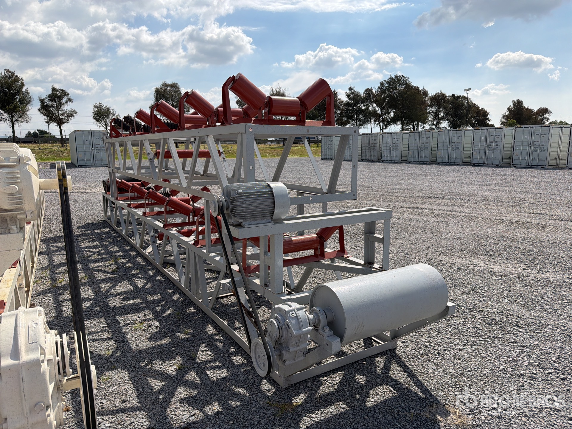 Custom Built 30' x 50' 28 in x 50 ft Transfer Banda Transportadora (Sin Usar) / Conveyor (Unused)