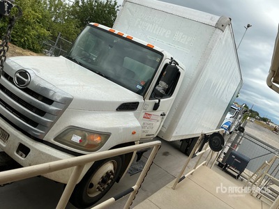 2011 Hino 268 Camion fourgon (Inoperable)