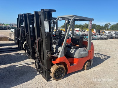 2001 Toyota 7FGCU25 5000 lb Cushion Tire Carretilla Elevadora (Inoperable)