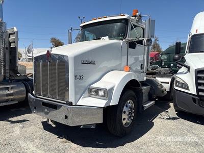 2012 Kenworth T800 6x4 Ciągnik siodłowy T/A z kabiną dzienną