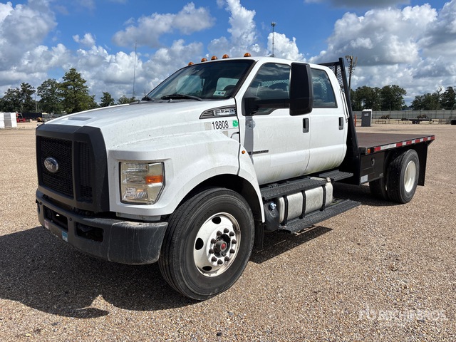 2017 Ford F-750 4x2 Crew Cab Flatbed Truck
