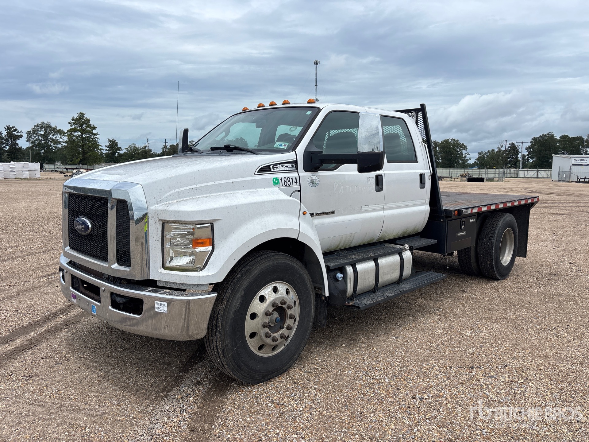 2017 Ford F-650 4x2 Crew Cab Flatbed Truck