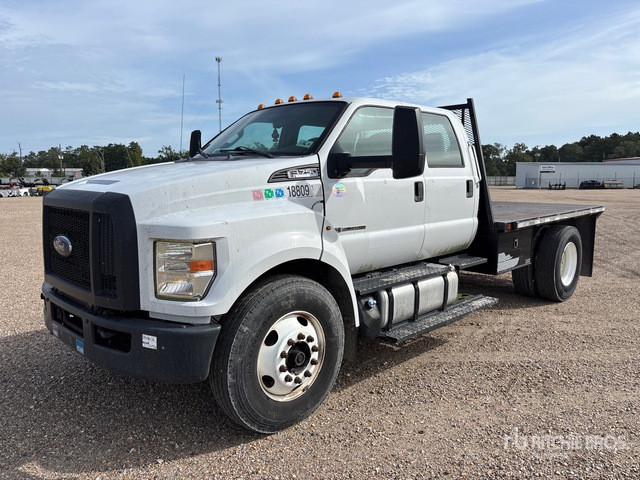 2017 Ford F-750 4x2 Crew Cab Flatbed Truck