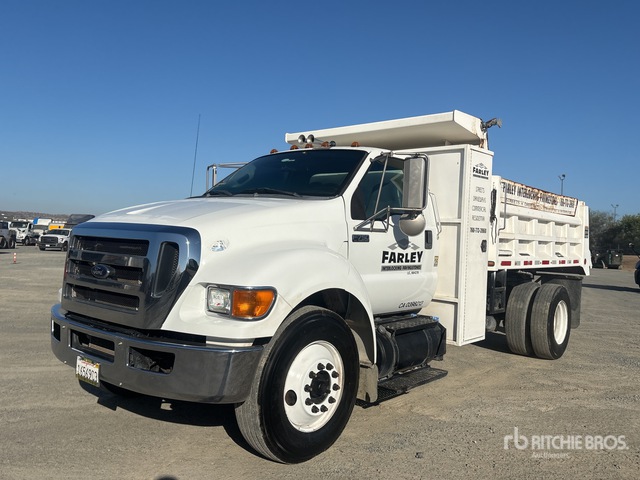 2015 Ford F-750 4x2 S/A Dump Truck
