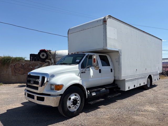 2015 Ford F-650 XLT 4x2 Van Truck