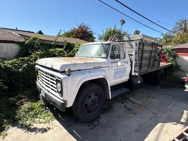 1979 Ford F-600 4x2 Flatbed Truck (Inoperable) 1979 Ford F-600 4x2 Flatbed Truck (Inoperable)