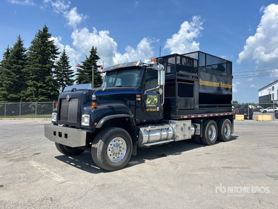 2002 International 5500I 6x4 Hydroseeder Truck