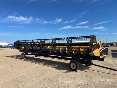 Claas MAXFLEX 1050 35 ft Draper Combine Header
