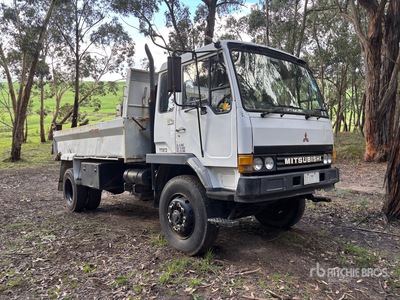 1995 Mitsubishi FM557 4x2 S/A Dump Truck