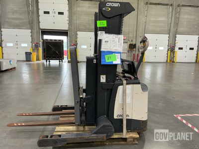 Crown SHR5520-30 Pallet Jack
