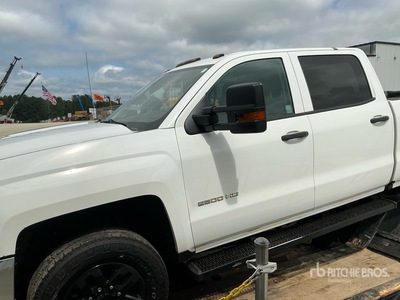 2018 Chevrolet Silverado 2500HD 4x4 Crew Cab Pickup