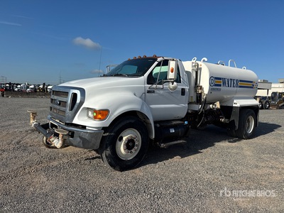 2012 Ford F-750 XL 2000 gal 4x2 Camion cisterna de agua