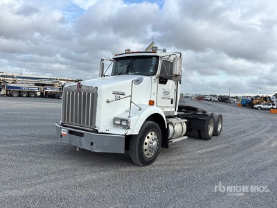 2010 Kenworth T800 6x4 Day Cab Truck Tractor