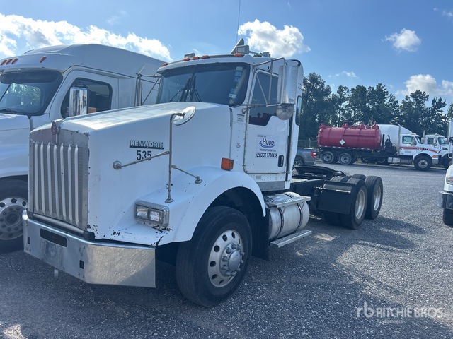 2010 Kenworth T800 6x4 T/A Day Cab Truck Tractor