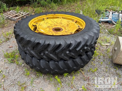 Quantity of (2) 14.9R46 Tractor إطارات المعدات