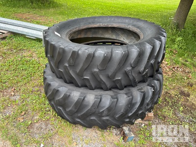Quantity of (2) 18.4R38 Tractor إطارات المعدات