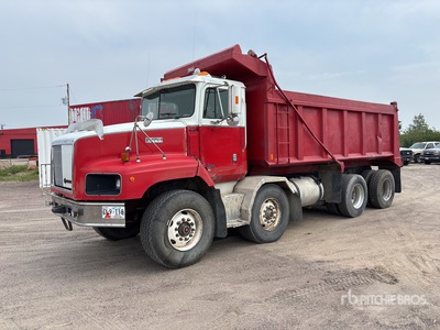 2000 International F5070 8x4 Twin-Steer T/A Dump Truck