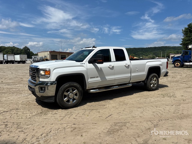 2015 GMC 3500 4x4 Extended Cab Pickup