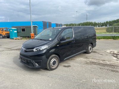 2023 Toyota Sienna minibus 9-seater L2H1 Furgoneta de carga (Inoperable)