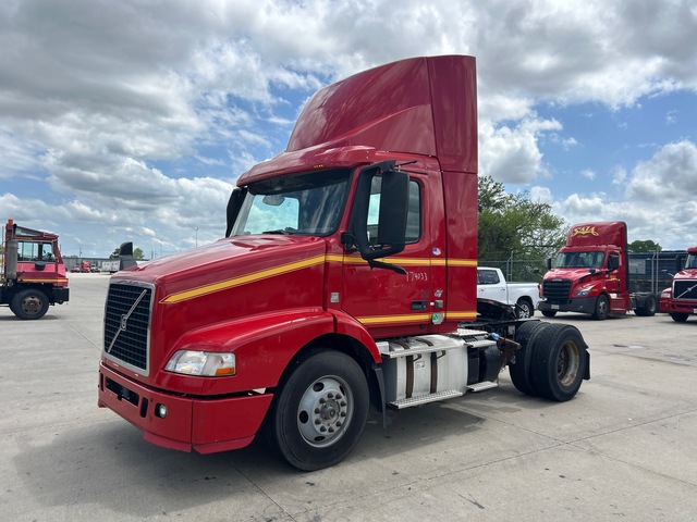 2017 Volvo VNM42T 4x2 S/A Day Cab Truck Tractor