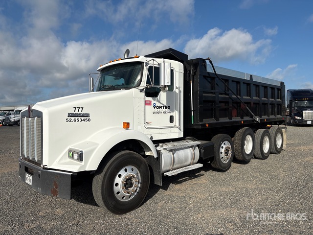 2005 Kenworth T800 10x4 Quad/A Dump Truck