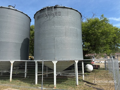 Metal Industries +/- 1650 bu 5 Ring Hopper Grain Bin