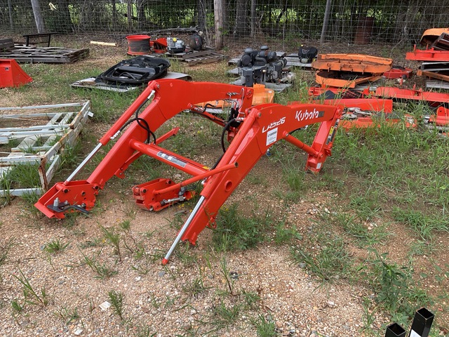 Kubota LA526 Front Loader Attachment (Inoperable)