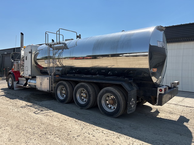 2013 Kenworth T800 Diamond 8x6 Sleeper Water Truck