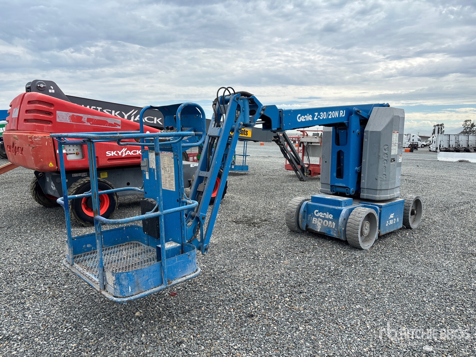 2014 Genie Z-30/20N 2WD Electric Articulating Boom Lift