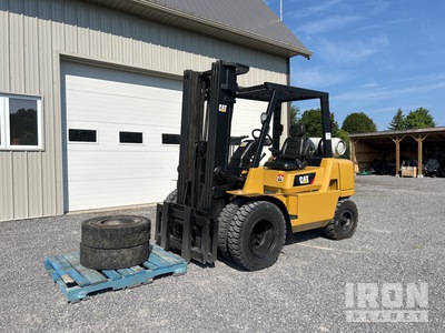 Cat GP40K 8000 lb Pneumatic Tire Carrelli Elevatori