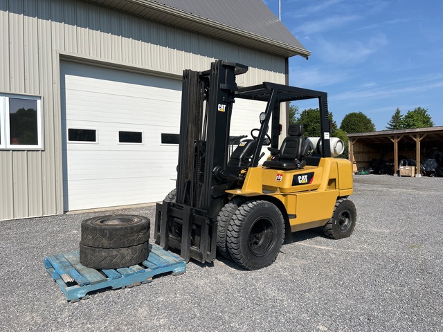 Cat GP40K 8000 lb Pneumatic Tire Forklift Cat GP40K 8000 lb Pneumatic Tire Forklift