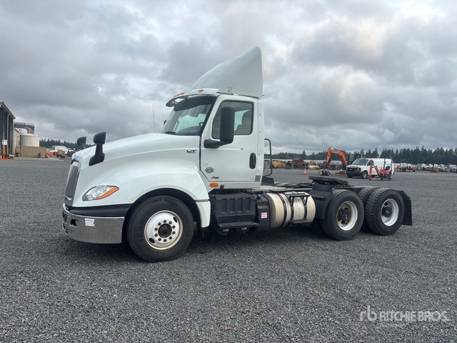 3HSDZTZR4JN537402 2018 photo no. 1