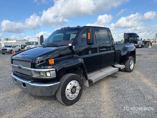 2005 Chevrolet C4500 4x2 Crew Cab Pickup