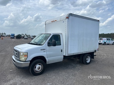 2009 Ford E-350 4x2 Furgoneta caja cerrada