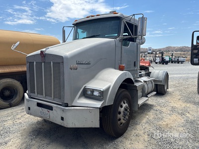 2017 Kenworth T800 4x2 Day Cab Truck Tractor