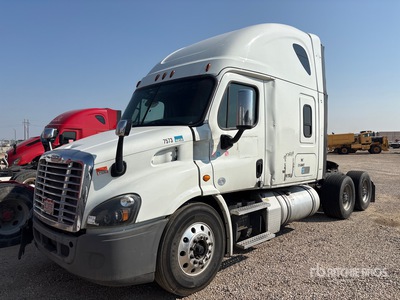 2016 Freightliner Cascadia 113 6x4 3- Achs Sattelzugmaschine mit Schlafkabine (Inoperable)